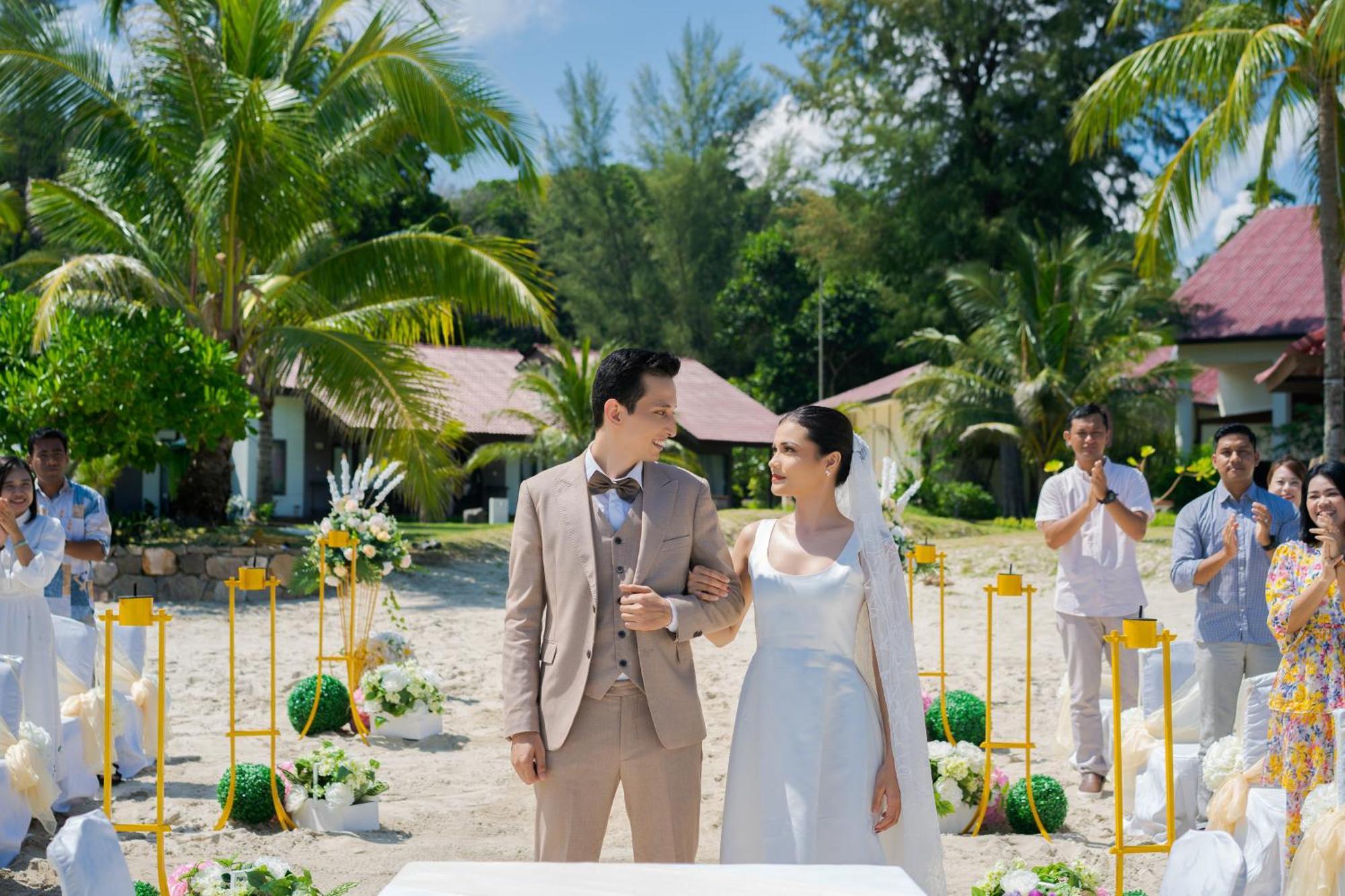 Nirwana Beach Club Lagoi Luaran gambar
